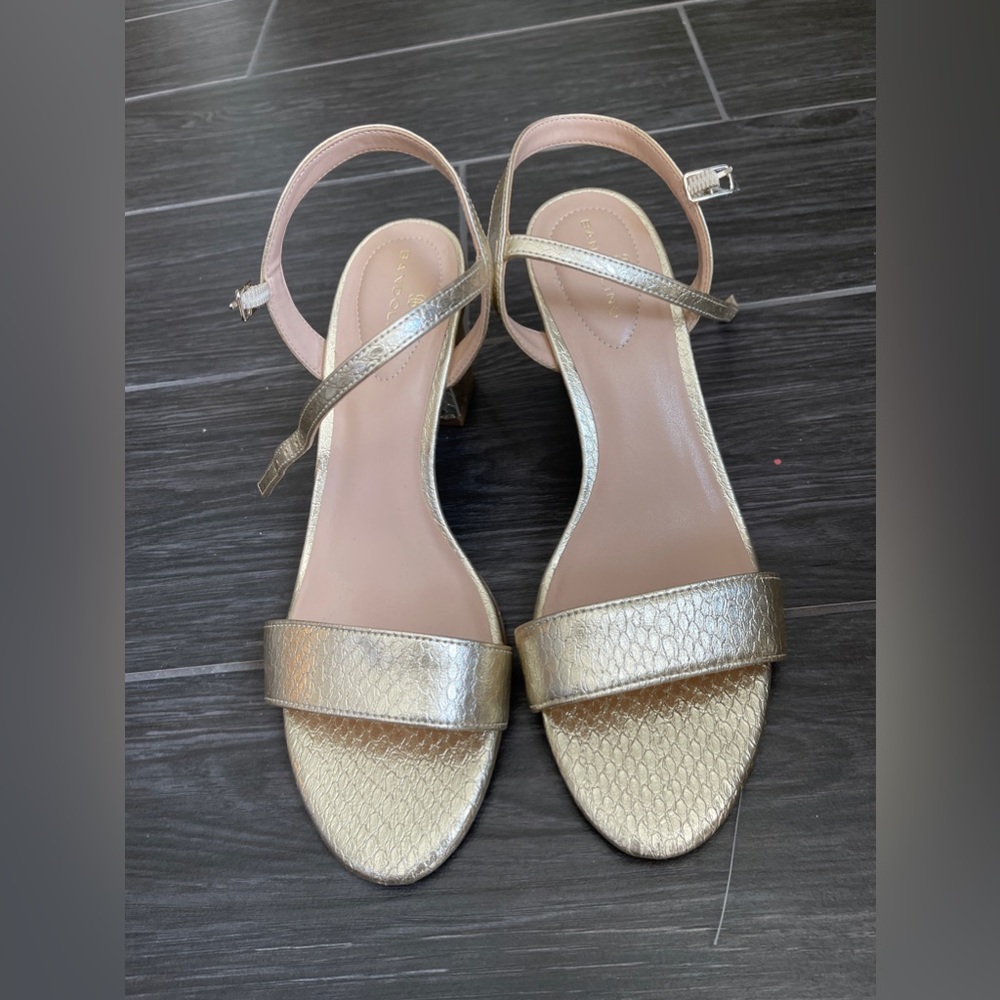 Bandolino gold mid heels, Size 7.5